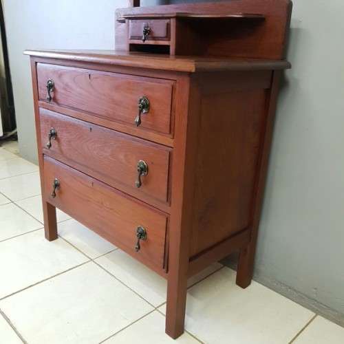A stunning antique Edwardian Basswood 3-drawer dressing table with a large bevelled glass mirror