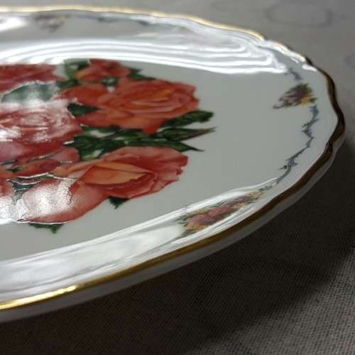An extremely rare "Royal Albert" "Elizabeth of Glamis" limited edition plate with certificate