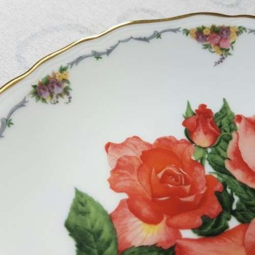 An extremely rare "Royal Albert" "Elizabeth of Glamis" limited edition plate with certificate