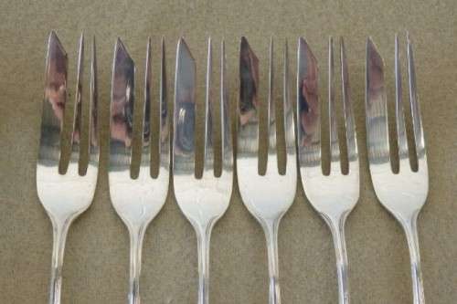 An incredible boxed EPNS silver plated teaspoon & cake fork set w/ sugar tongs in stunning condition