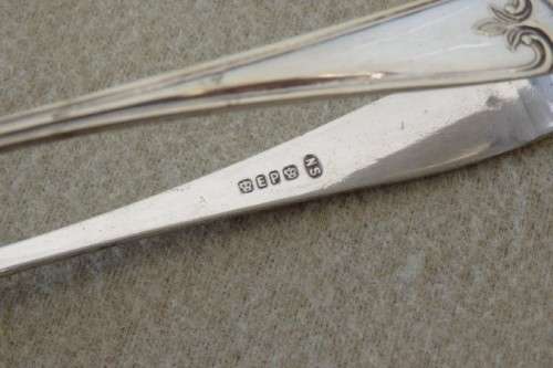 An incredible boxed EPNS silver plated teaspoon & cake fork set w/ sugar tongs in stunning condition