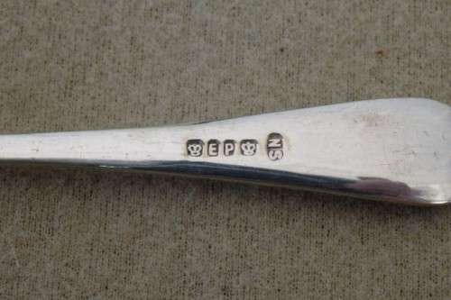 An incredible boxed EPNS silver plated teaspoon & cake fork set w/ sugar tongs in stunning condition