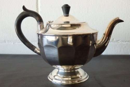 A wonderful vintage Art Deco EPNS tea and coffee service set with a sugar bowl and creamer