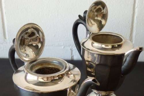 A wonderful vintage Art Deco EPNS tea and coffee service set with a sugar bowl and creamer