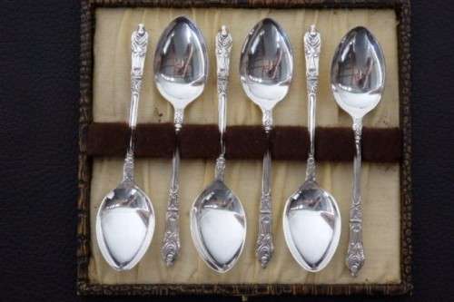 A superb boxed set of six English made EPNS silver plated "Apostle" teaspoons in stunning condition