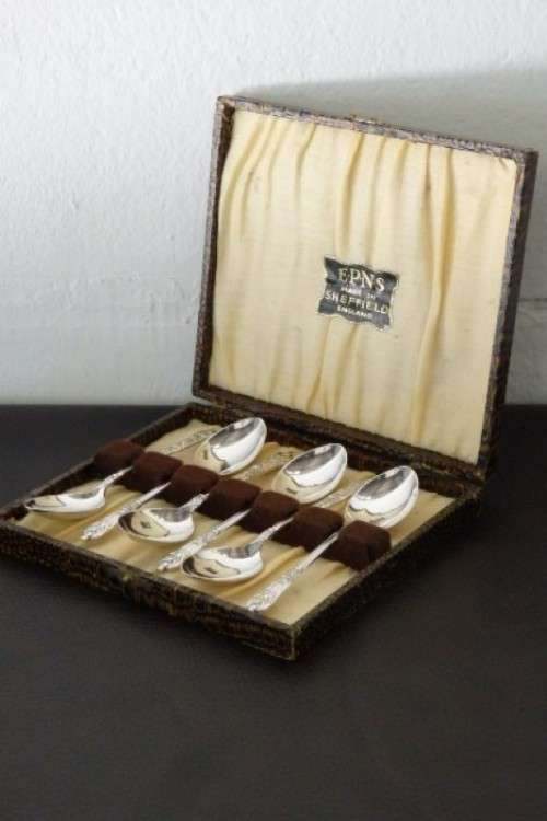 A superb boxed set of six English made EPNS silver plated "Apostle" teaspoons in stunning condition