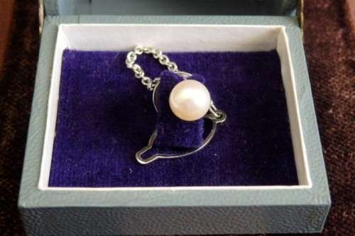 A stunning vintage genuine "Akoya" cultured white pearl gentleman's tie tack in its original box
