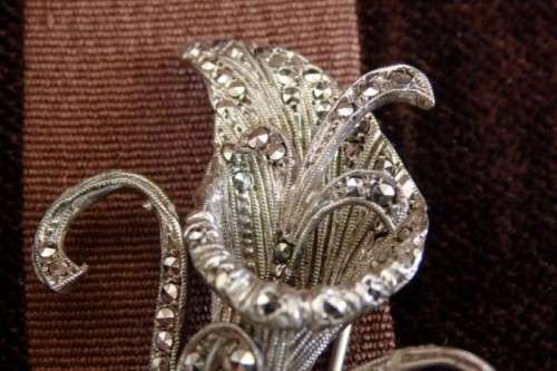 ***Bargain*** A wonderful vintage "Art Nouveau" ladies brooch with an array of Marcasite stones