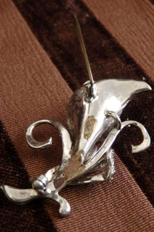 ***Bargain*** A wonderful vintage "Art Nouveau" ladies brooch with an array of Marcasite stones