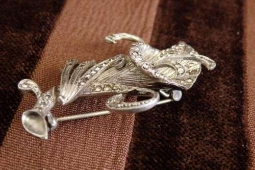 ***Bargain*** A wonderful vintage "Art Nouveau" ladies brooch with an array of Marcasite stones
