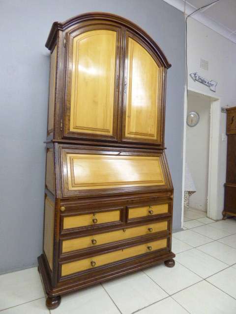 An exquisite large solid yellow wood & Imbuia Abbatant (Secretaire) cabinet, stylish & classy!!!