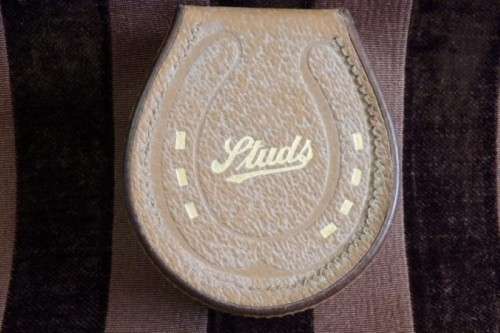 Beautiful job lot of assorted gents Art Deco collar & button studs in a horseshoe box - RS17Sale