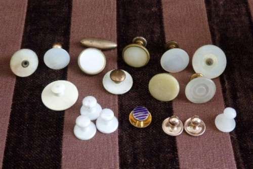 Beautiful job lot of assorted gents Art Deco collar & button studs in a horseshoe box - RS17Sale