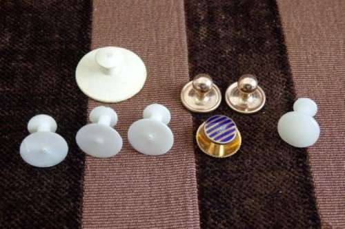 Beautiful job lot of assorted gents Art Deco collar & button studs in a horseshoe box - RS17Sale