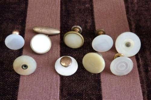 Beautiful job lot of assorted gents Art Deco collar & button studs in a horseshoe box - RS17Sale