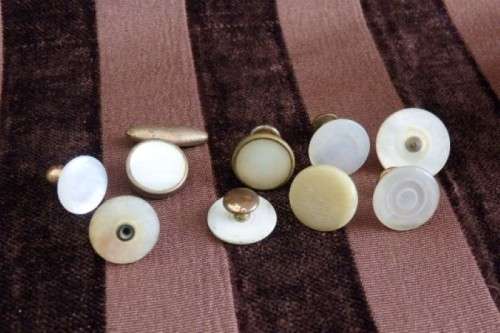 Beautiful job lot of assorted gents Art Deco collar & button studs in a horseshoe box - RS17Sale