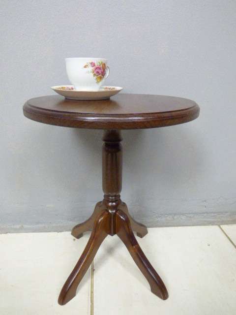 A gorgeous vintage Imbuia splayed foot display table! Lovely as a side/tea table!!!