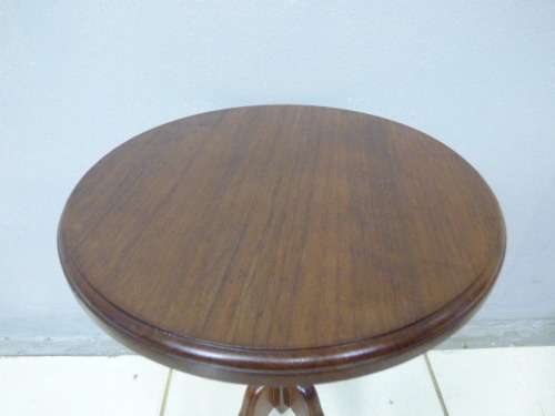 A gorgeous vintage Imbuia splayed foot display table! Lovely as a side/tea table!!!