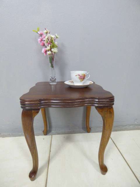 A fantastic and well made Queen Anne coffee /side / occasional table. Gorgeous in all rooms!!