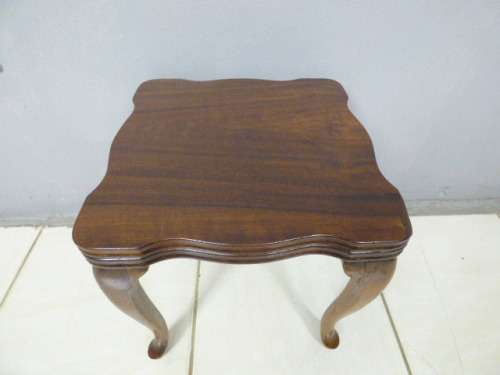 A fantastic and well made Queen Anne coffee /side / occasional table. Gorgeous in all rooms!!