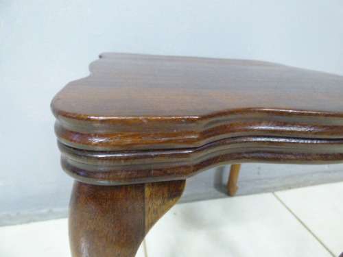 A fantastic and well made Queen Anne coffee /side / occasional table. Gorgeous in all rooms!!