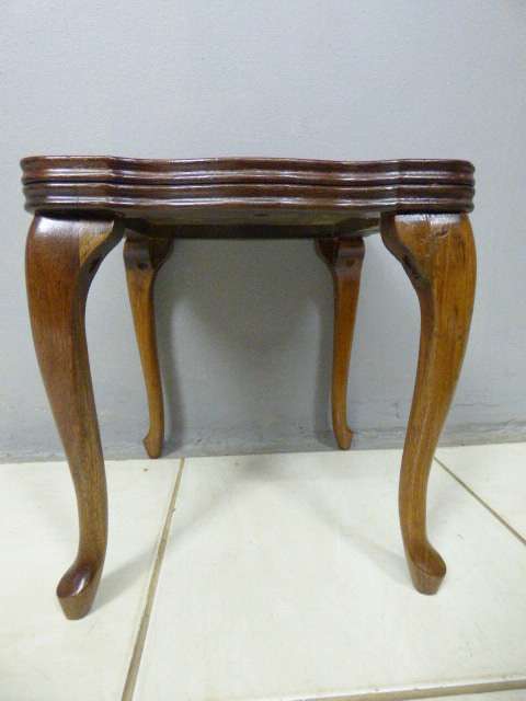 A fantastic and well made Queen Anne coffee /side / occasional table. Gorgeous in all rooms!!
