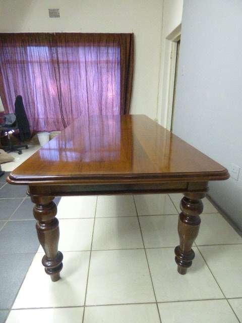 BARGAIN! Absolutely spectacular 8-seater King wood diningroom suite w/ luxurious upholstered chairs!