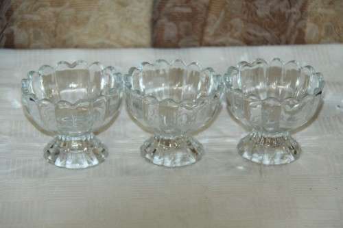 Awesome boxed set of six stemmed glass ice-dream dessert bowls in superb condition RS17