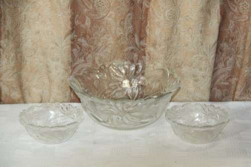 Fabulous 7-piece boxed bowl set incl. 6x dessert bowls and a serving bowl in superb condition RS17