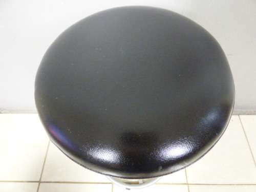 A fabulous modern "Red Apple" aluminium cocktail table with 4 bar stools. Awesome in bar areas/patio