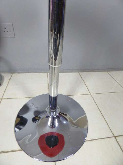 A fabulous modern "Red Apple" aluminium cocktail table with 4 bar stools. Awesome in bar areas/patio