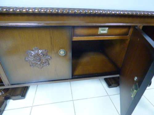 Stunning vintage Oak 4 door buffet server with two cutlery drawers & large cupboards! RS17Sale