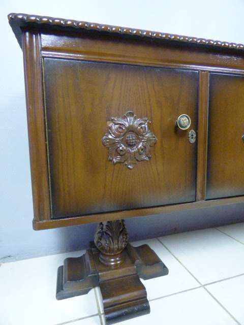 Stunning vintage Oak 4 door buffet server with two cutlery drawers & large cupboards! RS17Sale