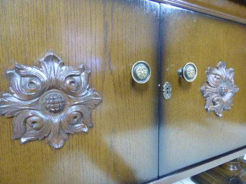 Stunning vintage Oak 4 door buffet server with two cutlery drawers & large cupboards! RS17Sale