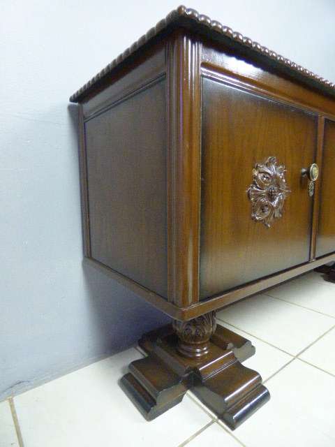 Stunning vintage Oak 4 door buffet server with two cutlery drawers & large cupboards! RS17Sale