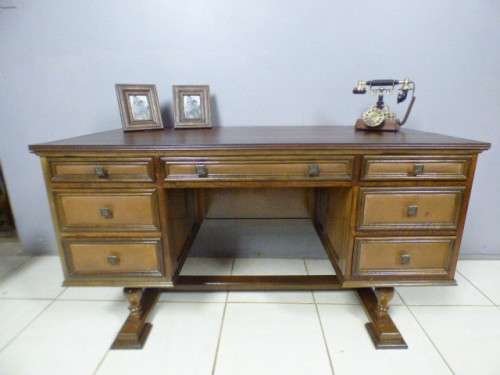 A stunning vintage 7-drawer solid teak w leather inlays office/ executives desk in awesome condition