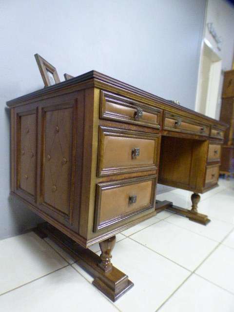 A stunning vintage 7-drawer solid teak w leather inlays office/ executives desk in awesome condition