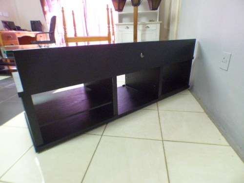A stunning stylish TV stand with place for your entertainment centre and a thick glass top RS17