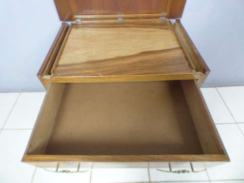 A beautiful solidly built 3-drawer chest of drawers with stunning styling & lift up top for a mirror