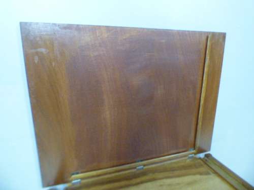 A beautiful solidly built 3-drawer chest of drawers with stunning styling & lift up top for a mirror