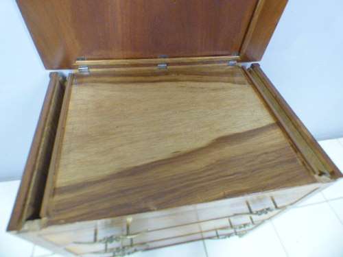 A beautiful solidly built 3-drawer chest of drawers with stunning styling & lift up top for a mirror