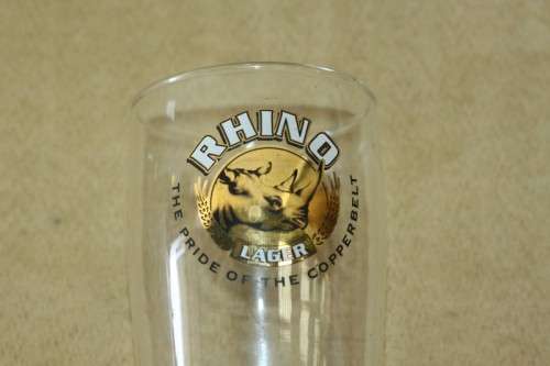 An awesome collection of assorted drinking glasses including branded glasses - bid/glass