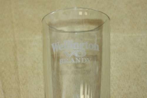 An awesome collection of assorted drinking glasses including branded glasses - bid/glass