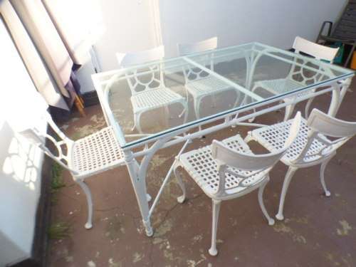 A top quality 6-seater patio table w 6x cast aluminium all weather outdoor chairs. Superb quality