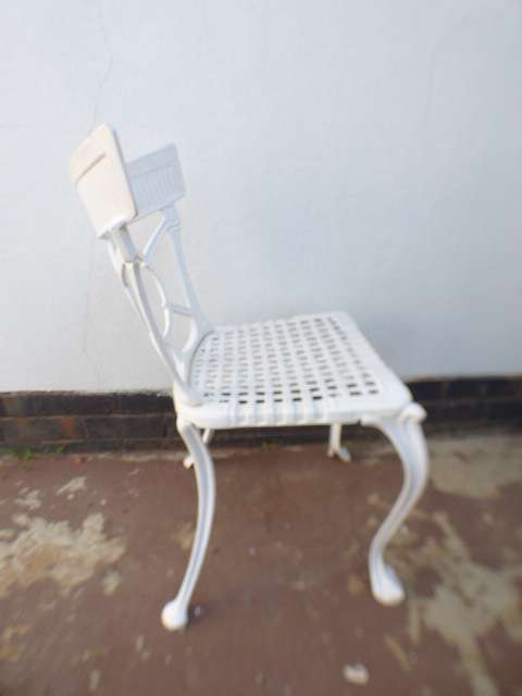 A top quality 6-seater patio table w 6x cast aluminium all weather outdoor chairs. Superb quality