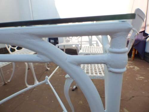 A top quality 6-seater patio table w 6x cast aluminium all weather outdoor chairs. Superb quality