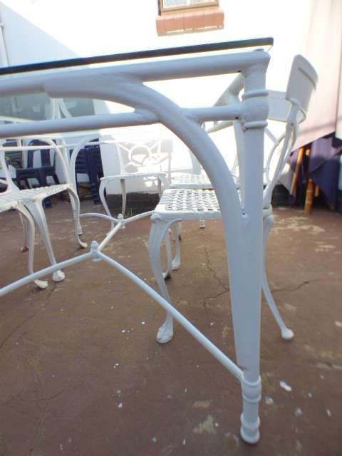 A top quality 6-seater patio table w 6x cast aluminium all weather outdoor chairs. Superb quality