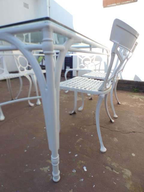 A top quality 6-seater patio table w 6x cast aluminium all weather outdoor chairs. Superb quality