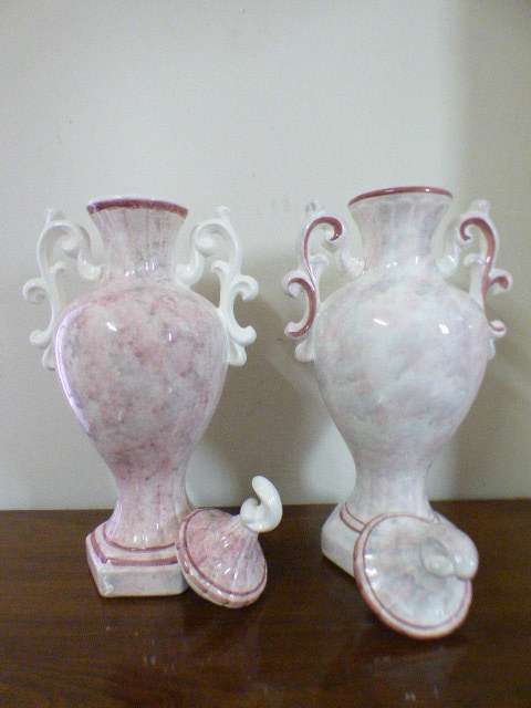 2 marvellous (x-large) lidded porcelain urn vases. Stunning in your home/office/reception! Bid/vase