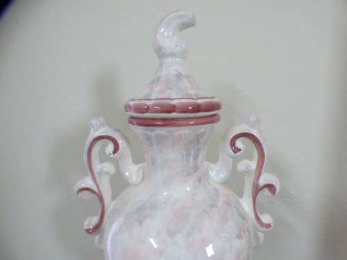 2 marvellous (x-large) lidded porcelain urn vases. Stunning in your home/office/reception! Bid/vase